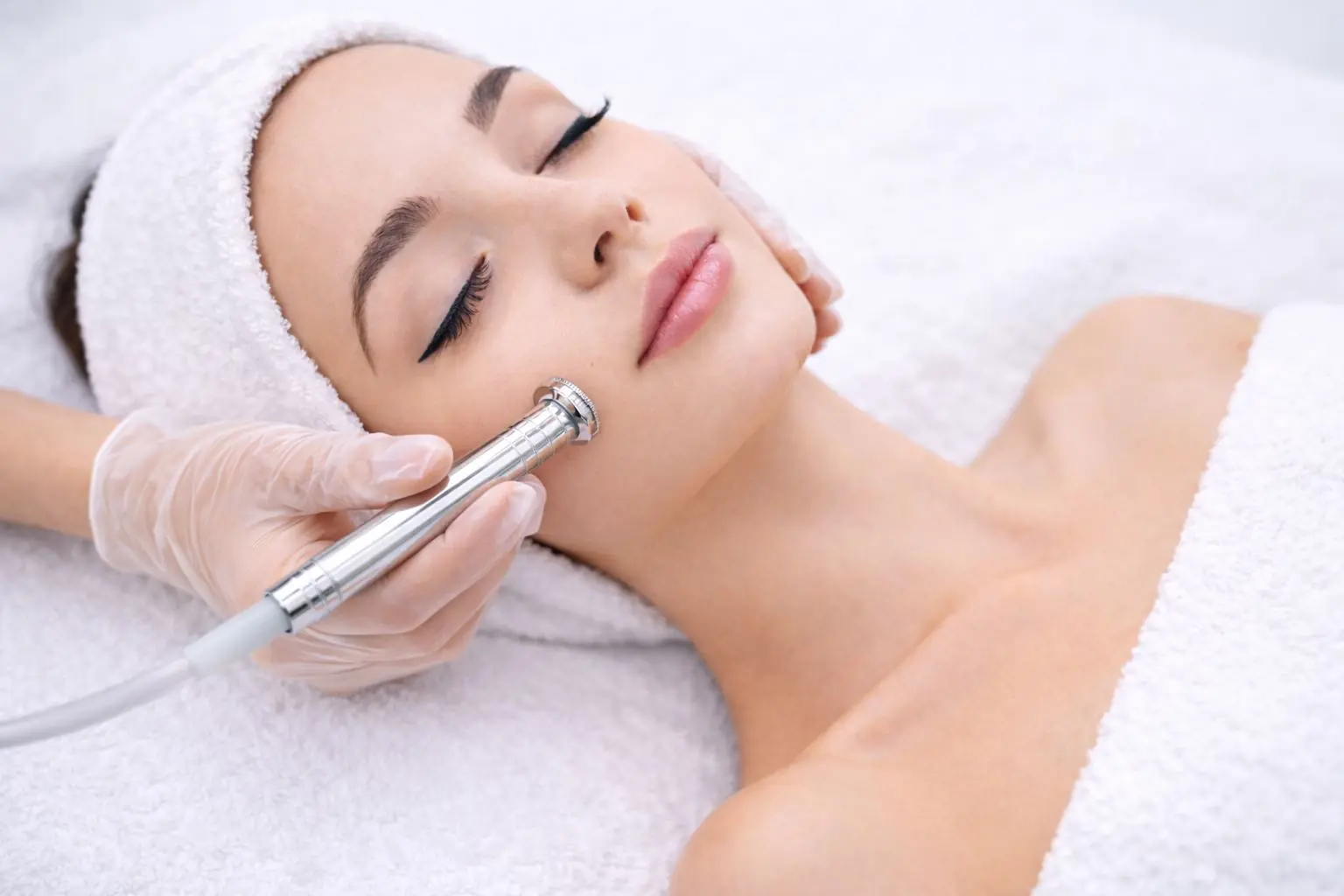 Mikrodermabrasion / Mikrodiamantbehandlung